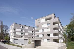 Zwei-Zimmer-Wohnung mit sonniger Loggia und Turmbergblick