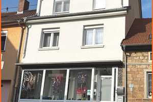 4 Zimmer-Maisonette mit Terrassen, Garten und Finanzierungshilfe durch gut vermieteten Laden.  – Bad Kreuznach (Kreis) – Vorschaubild 1