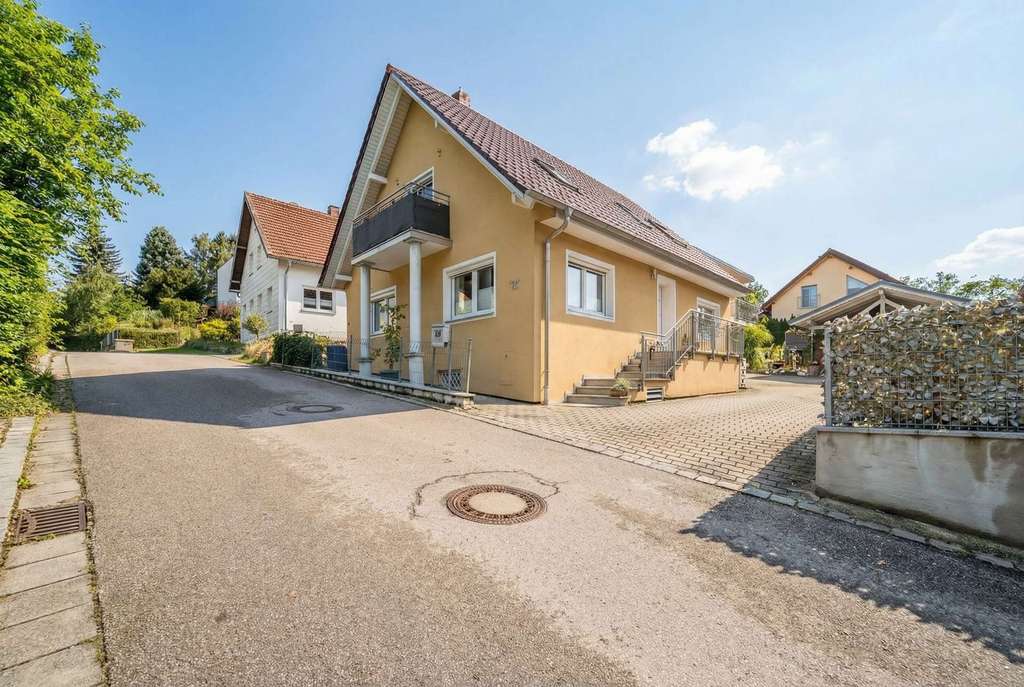 Immobilie in Au in der Hallertau - Einfamilienhaus mit Außenpool und Potenzial - Bild 2