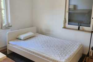 Möblierte 1-Zimmer-Erdgeschosswohnung mit Einbauküche nahe Stadtzentrum – Wartbergstraße 31, 74076 Heilbronn – Vorschaubild 2