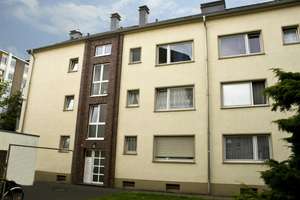 schöne 2-Zi-Whg. im 6-Part.-Haus mit Loggia