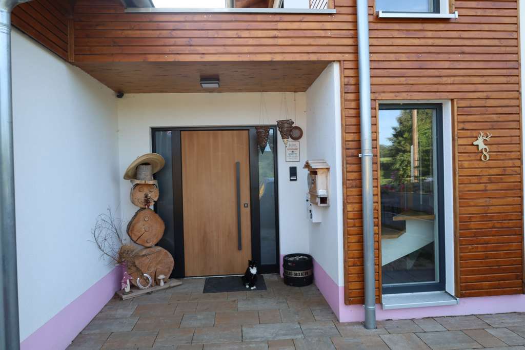 Immobilie in Kammlach - hochwertiger Neubau mit 2,5 WE *Pferdehaltung* 1786 m² *provisionsfrei* - Bild 2