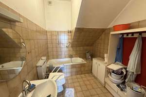 Solide Kapitalanlage mit Entwicklungspotenzial – Mehrfamilienhaus mit drei Wohnungen – Die vollständige Adresse der Immobilie erhältst du vom Anbieter., 24145 Wellsee, Kiel – Vorschaubild 12