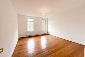 Lichtdurchflutete Dachgeschosswohnung in begehrter Villenlage