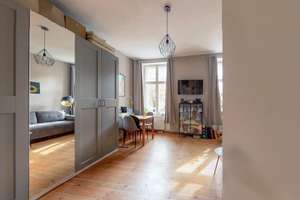 Kompakte Altbau-Wohnung mit Außenfläche und klassischem Wohncharakter