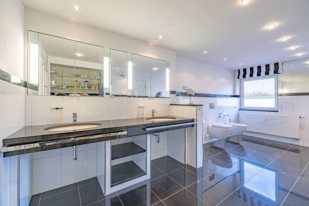 Immobilie in Hohenfelde - Top-Gepflegtes Anwesen mit 4 Wohnungen, Stall und Hauskoppel in Ostseenähe - Bild 5