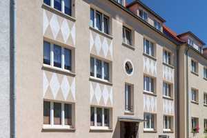 *PRAKTISCHer Grundriss_Tageslichtbad_Balkon_AR_familiäres Flair_VIEL GRÜN_HANSEVIERTEL – Geschwister-Scholl-Straße 17, 99085 Erfurt – Vorschaubild 2
