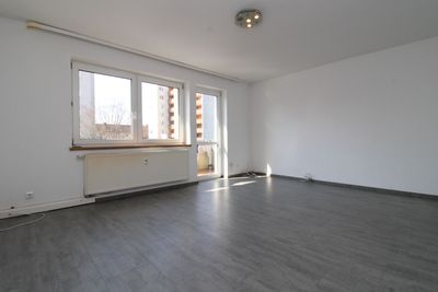 Attraktive 4 - Zimmer Wohnung mit Tageslichtbad und Balkon