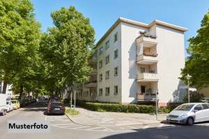 Wohnhaus mit 8 kleinen Wohnungen