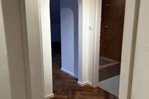 Lebendig wohnen in Neuhausen: 1,5-Zimmer-Dachgeschosswohnung mit Balkon – Nibelungenstraße 49A, 80639 Nymphenburg, München – Vorschaubild 4