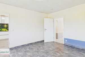 FREISTEHENDES WOHNHAUS MIT ÜBERDACHTEM BALKON UND SICHT INS GRÜNE IN FREUDENBURG! – Trier-Saarburg (Kreis) – Vorschaubild 3