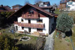 5 % Bruttorendite, gepflegtes Dreifamilienhaus in Kirchberg v. W.! – Die vollständige Adresse der Immobilie erhältst du vom Anbieter., 94113 Tiefenbach – Vorschaubild 1