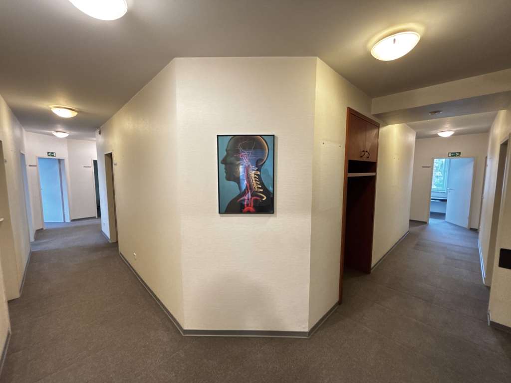 Büro/ Praxis mit Stellplätzen