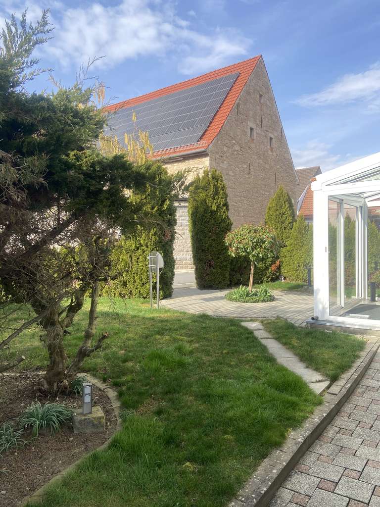 Immobilie in Großrinderfeld - Wunderschönes 2-Familienhaus mit Garten, Balkon und Doppelgarage - Bild 2