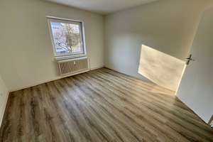Einziehen & wohlfühlen: Frisch renovierte 3-Zimmer-Wohnung mit Balkon in Gebhardshagen – Bodenbacher Ring 109, 38229 Gebhardshagen, Salzgitter – Vorschaubild 4