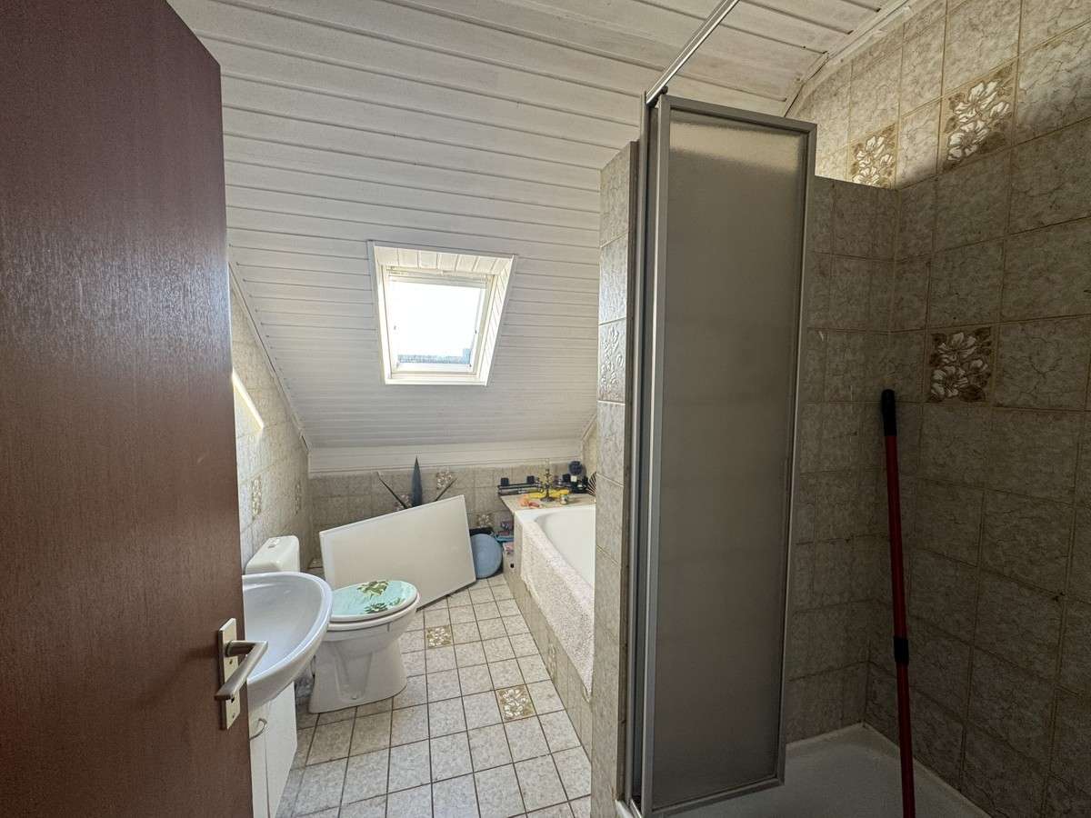 Immobilie in Dorsten - Gepflegte 2-Zimmer-Dachgeschosswohnung mit Stellplatz in ruhiger Lage von Rhade - Bild 1