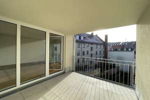 Helle 4 Zimmer Helle 4 Zimmer  Wohnung - Loggia mit Ausblick über ruhigen grünen Innenhof – Watzmannstraße 4, 81541 Obergiesing, München – Vorschaubild 6