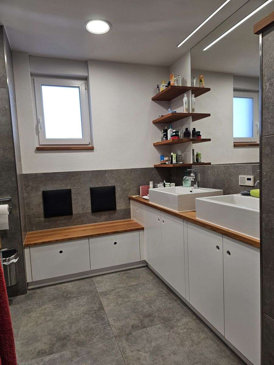 Immobilie in Kämpfelbach - **Kämpfelbach-Ersingen, modernisiertes 1-2 Familien-Haus mit Ausbaupotential, Garten u. 3 Garagen** - Bild 3