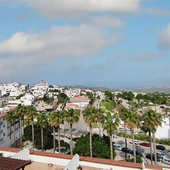 Helle und geräumige Penthouse-Wohnung in exzellenter Lage in Alhaurín el Grande mit privater Terrass