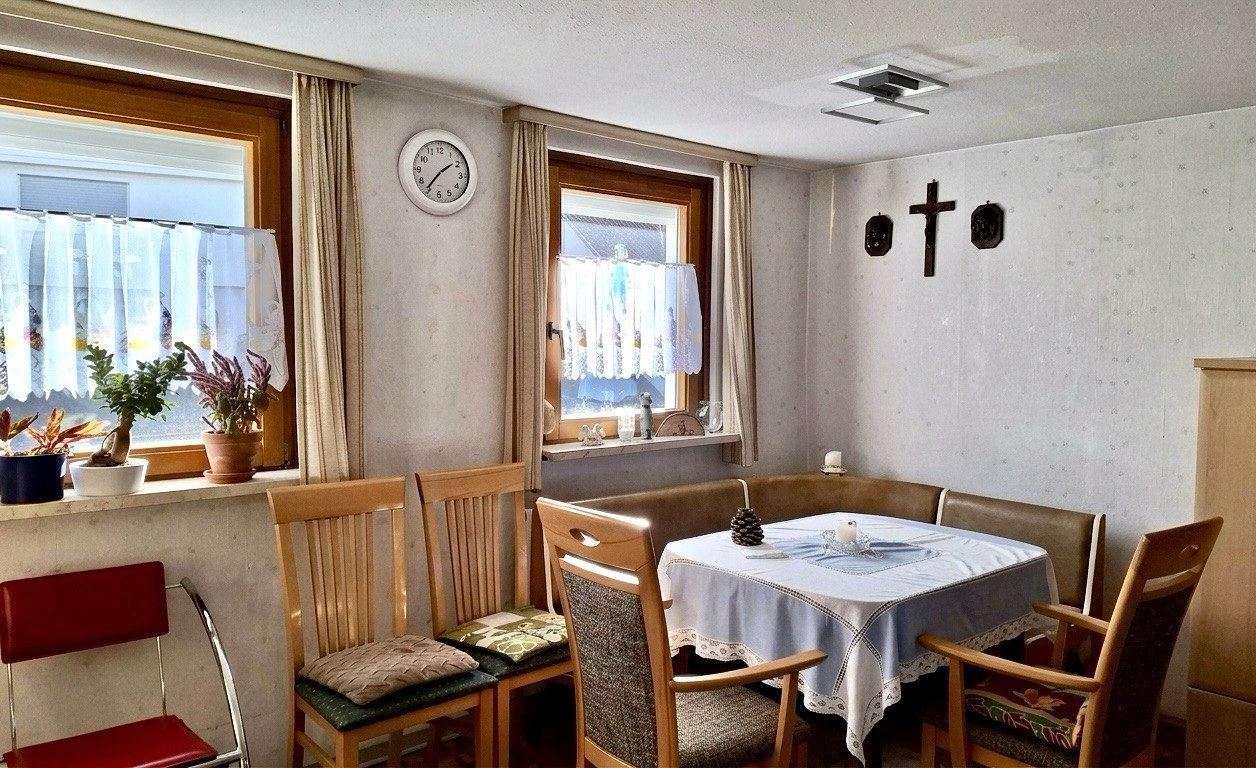 Wohn-Bauernhaus mit Ausbaureserve, Scheune, Garage und Stellplätzen in Hörschwag, Zollernalbkreis – Bild 4