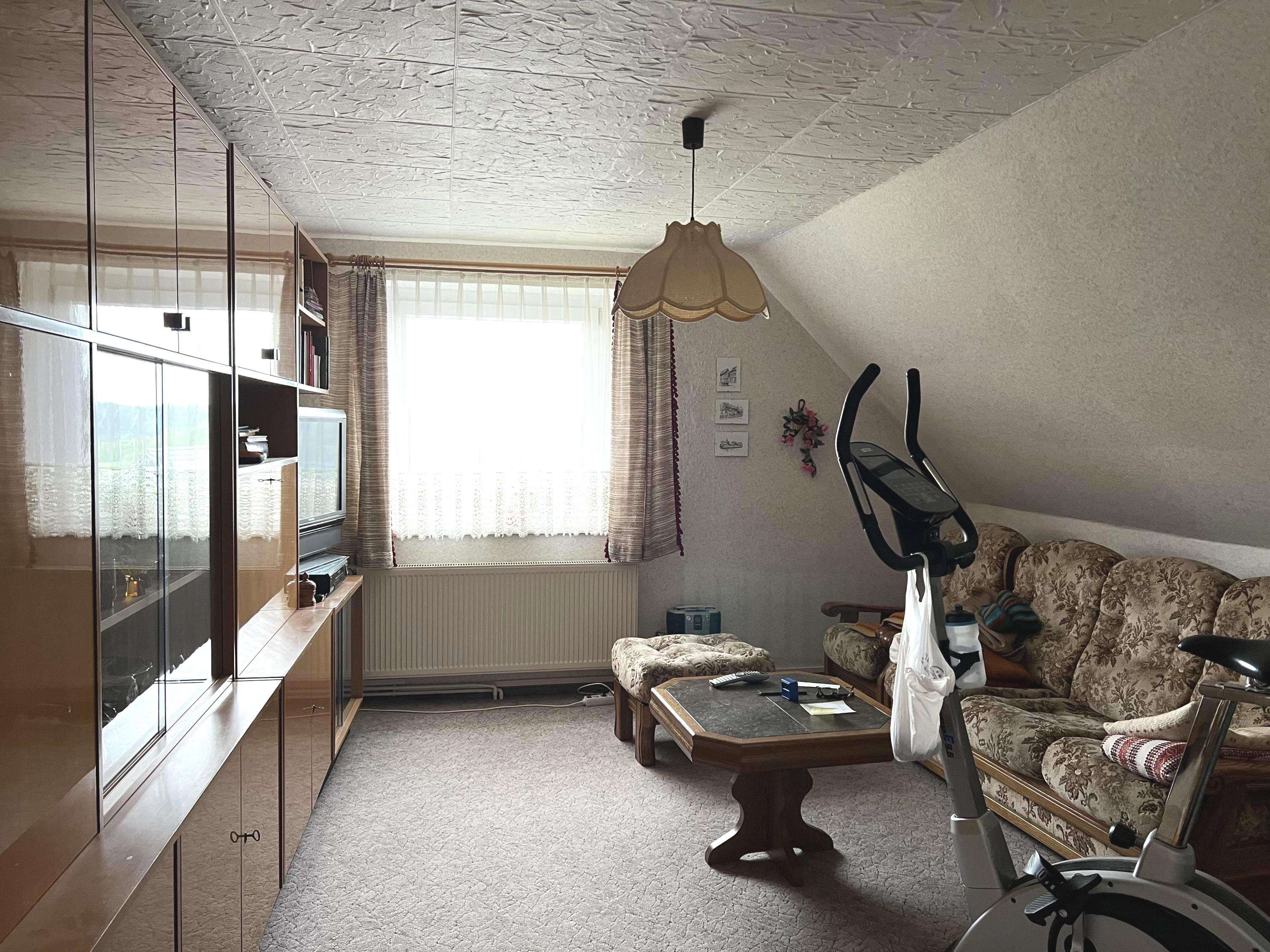 Immobilie in Schwarzenberg/Erzgebirge - Schöne Haushälfte in ruhiger Siedlung - Bild 2