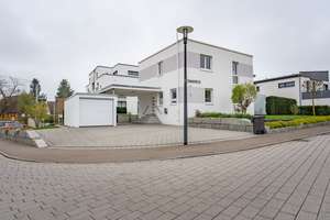 Stilvolles Einfamilienhaus mit Garage, Carport und hochwertiger Ausstattung in Balingen-Engstlatt – Die vollständige Adresse der Immobilie erhältst du vom Anbieter., 72336 Balingen – Vorschaubild 1