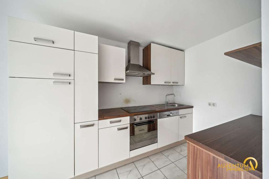 Immobilie in Abensberg - Gepflegte 2-Zimmer-Dachgeschosswohnung mit Balkon und 83,8 m² – sofort bezugsfrei in Arnhofen - Bild 2