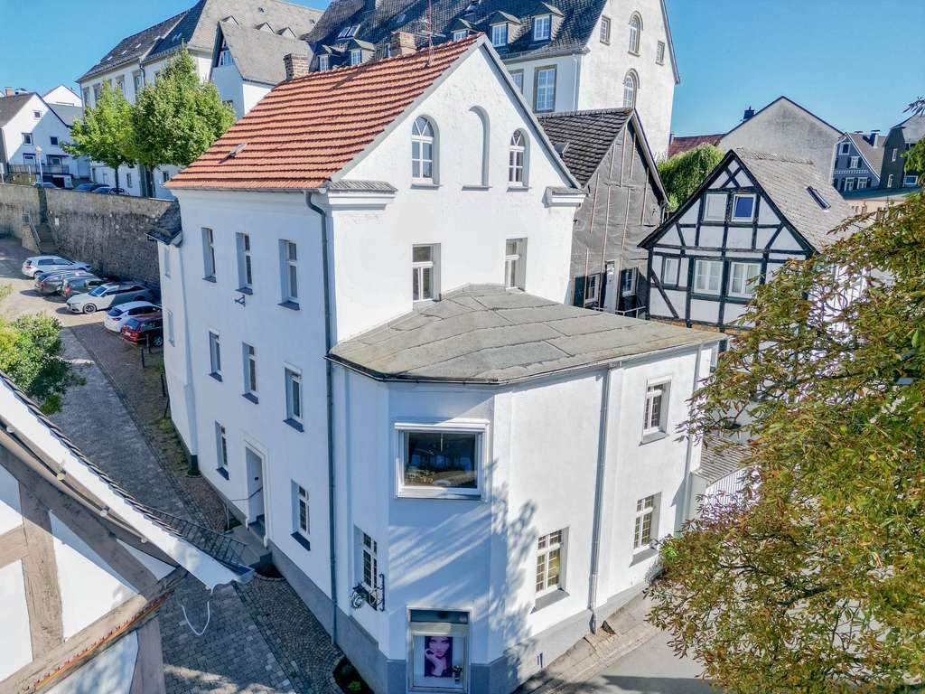 Ein-/Zweifamilienhaus mit Gewerbefläche in Toplage der Arnsberger Altstadt!