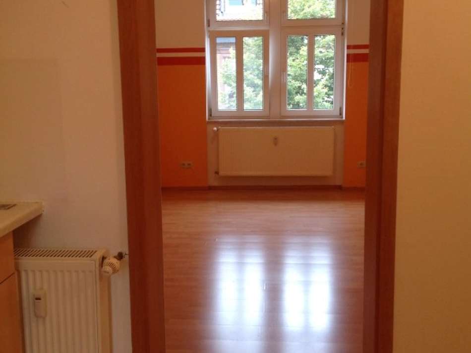Blick von Küche zu Esszimmer