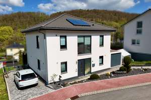Modernes Einfamilienhaus (BJ 2019) in ruhiger Lage mit Terrasse & Garage – Die vollständige Adresse der Immobilie erhältst du vom Anbieter., 65326 Aarbergen – Vorschaubild 1