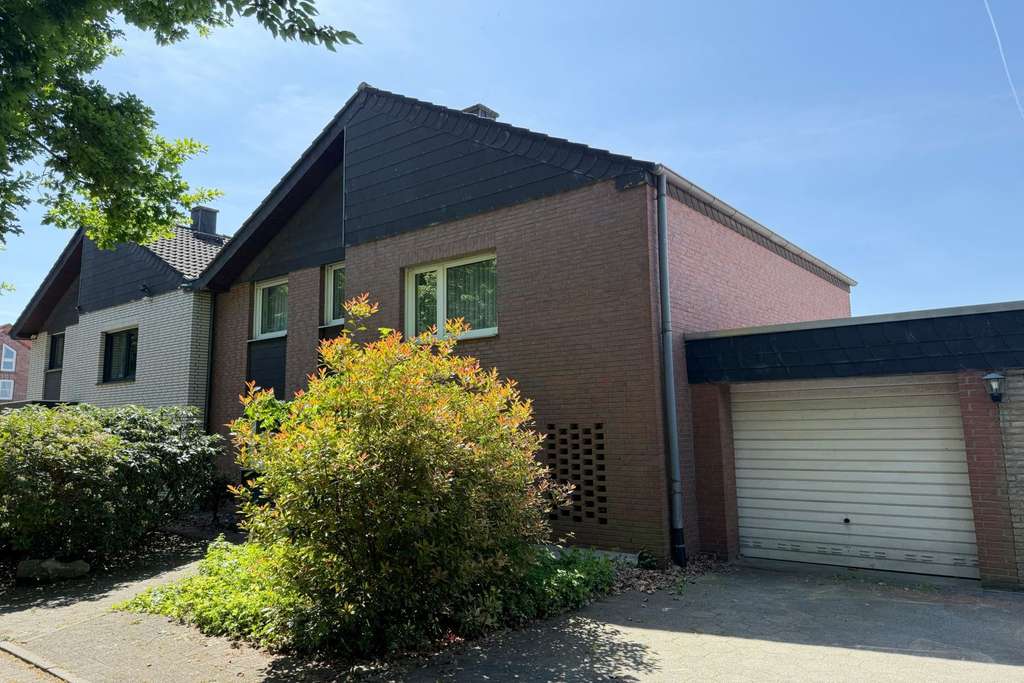 Familiengerecht in Pavenstädt: solide Doppelhaushälfte mit Garage - Erbpacht bis 2076