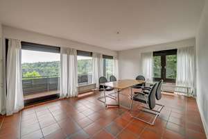 EFH-Highlight in Birkenfeld: Pool, Sauna, Doppelgarage & Gartenparadies, Freisitz und Aussichtslage – Die vollständige Adresse der Immobilie erhältst du vom Anbieter., 75217 Birkenfeld – Vorschaubild 6