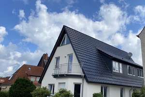 Moderne 2‑Etagen-Wohnung mit Balkon & EBK im Herzen von Burgdamm 