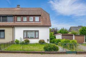 Bremen-Arsten: Charmante Doppelhaushälfte mit großem Gartenbereich in ruhiger Wohnlage – Die vollständige Adresse der Immobilie erhältst du vom Anbieter., 28279 Arsten, Bremen – Vorschaubild 1