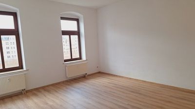 Zentral wohnen zum fairen Preis - 3-Raumwohnung mit Tageslichtbad