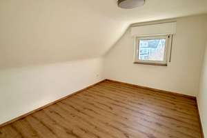 Von Privat, 1A-Lage am Kaiserleikreisel – Helle, neu renovierte 2-Zimmer-Wohnung mit Balkon – 63067 Ledermuseum, Offenbach am Main – Vorschaubild 4
