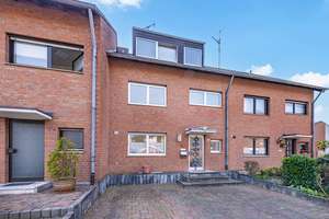 Platzwunder mit Gestaltungsfreiraum – Reihenmittelhaus mit Garage und Stellplätzen in gefragter Lage – Die vollständige Adresse der Immobilie erhältst du vom Anbieter., 41066 Bettrath-Hoven, Mönchengladbach – Vorschaubild 1