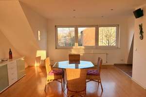 Lörick: Sonnige 2-Zimmer-Dachwohnung mit Loggia, bezugsfrei – Die vollständige Adresse der Immobilie erhältst du vom Anbieter., 40547 Lörick, Düsseldorf – Vorschaubild 2