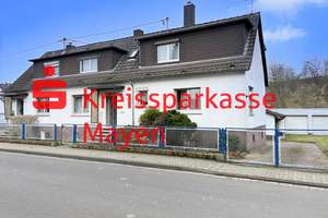 Freistehendes Doppelhaus m. 3 Garagen, Stellplätzen u. großem Grundstück – Die vollständige Adresse der Immobilie erhältst du vom Anbieter., 56566 Neuwied – Vorschaubild 1