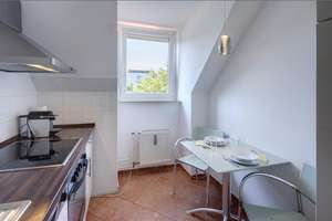 Möbliert: Dachgeschosswohnung mit guter Anbindung in Südlage – Die vollständige Adresse der Immobilie erhältst du vom Anbieter., 81825 Gartenstadt Trudering, München – Vorschaubild 6