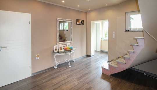 Bild von Großzügiges Familienidyll in ruhiger Feldrandlage – mit Einliegerwohnung und Traumgrundstück