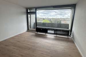 Frisch Saniertes Apartment mit Balkon und EBK