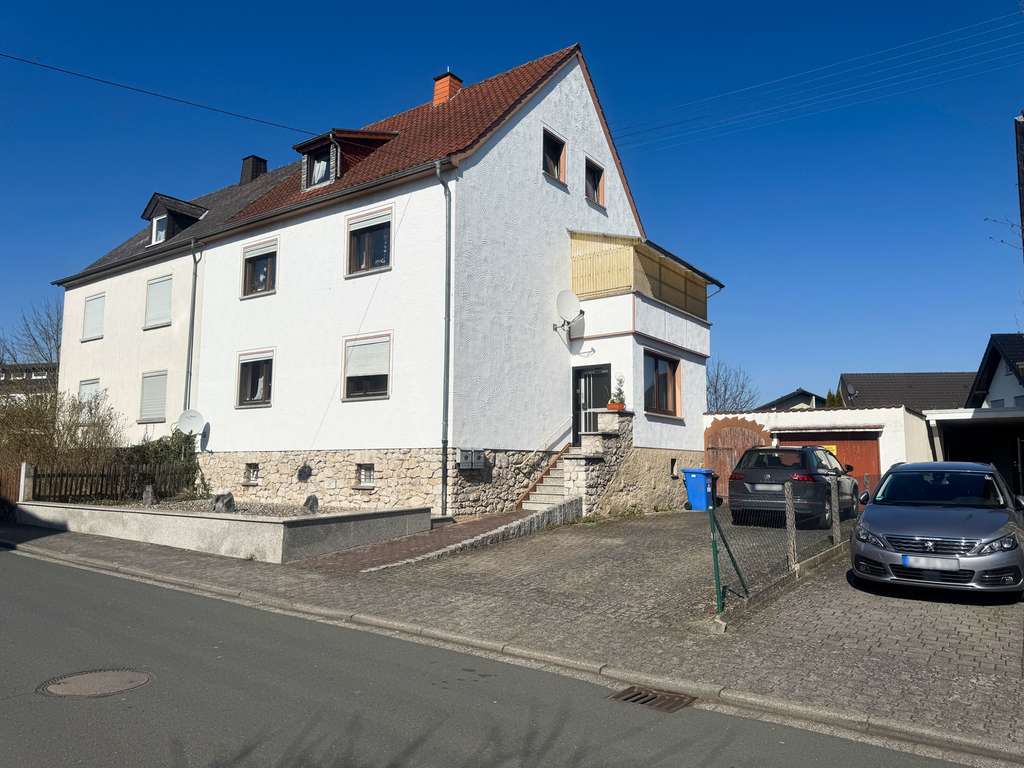 Immobilie in Hadamar - Solides Zweifamilienhaus mit Garten und Garage in Niederhadamar! - Bild 3