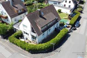 Zweifamilienhaus mit Baupotenzial im Garten