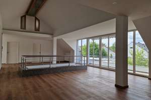 Hochwertig renovierte 5-Zimmer-Wohnung mit außergewöhnlichem Wohnbereich