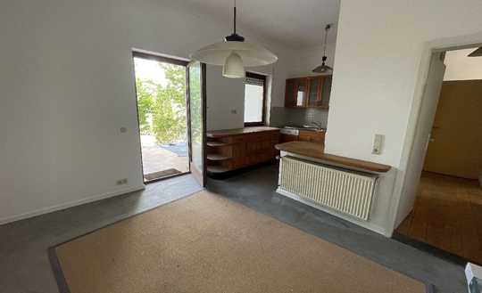 Renovierte und leerstehende 2,5 ZKB-Erdgeschosswohnung in LU-Mundenheim (3 Parteienhaus)!