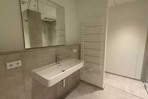 Wohnen über den Dächern Hamburgs: Exklusive 2-Zimmer-Wohnung mit traumhaftem Wasserblick im 12. OG – Hamburg – Vorschaubild 11