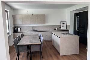 Wuppertal: Großzügige, komplett sanierte 3-Zimmer-Wohnung in Top Lage mit 25m2 Dachterasse 