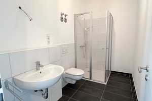 Erstbezug ab sofort! Modernes Bad mit Dusche uvm.- – Grünewaldstr. 16b, 90408 Nürnberg – Vorschaubild 5