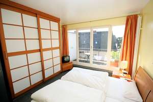 Junkersdorf - helle 2 Zimmer - hohe Decken - Tageslichtbad - 2 Balkone - EBK - Aufzug – Wilhelm-von-Capitaine-Straße 20, 50858 Junkersdorf, Köln – Vorschaubild 6